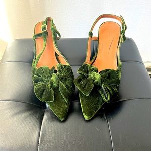 NEVER WORN // Suede Green Slingback Heels